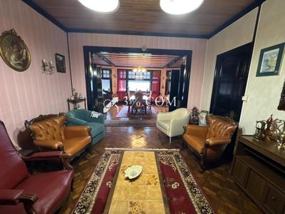 Propriété - 227 m² - 10 pièces