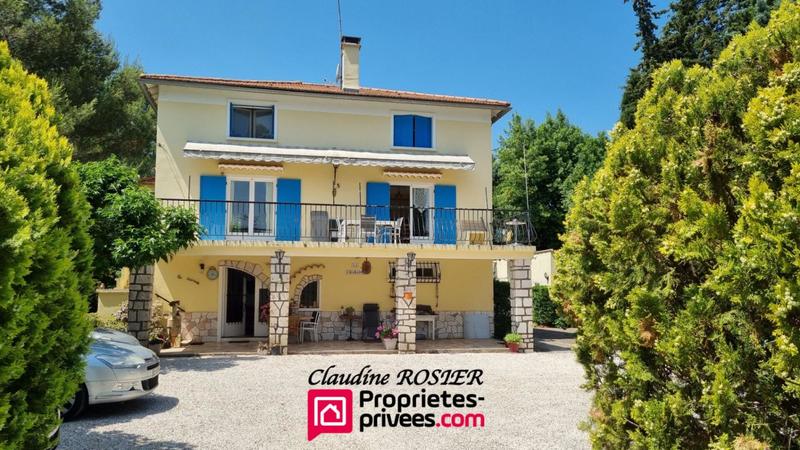 Maison - 237 m² - 9 pièces