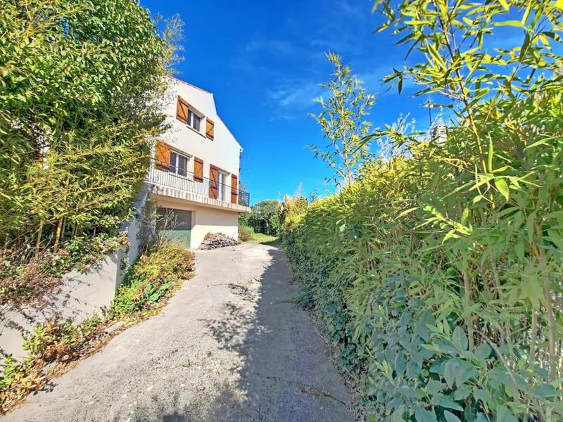 Maison - 209 m² - 8 pièces