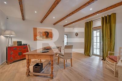 Maison - 245 m² - 9 pièces