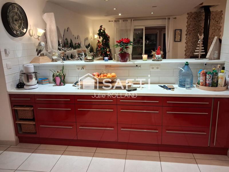 Maison - 250 m² - 8 pièces