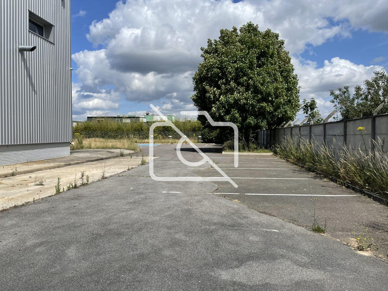 Entrepôt - 1 593 m²