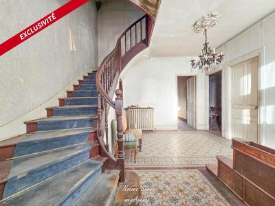 Maison - 223 m² - 11 pièces