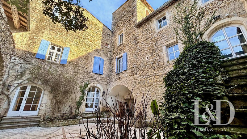 Bastide - 1 400 m² - 38 pièces