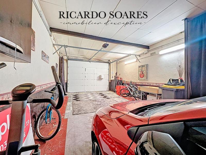 Maison - 277 m² - 10 pièces