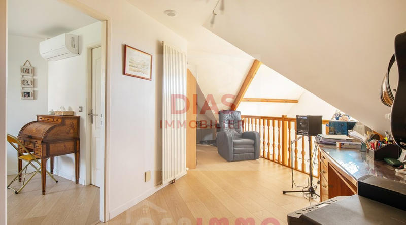 Maison - 145 m² - 1 pièce