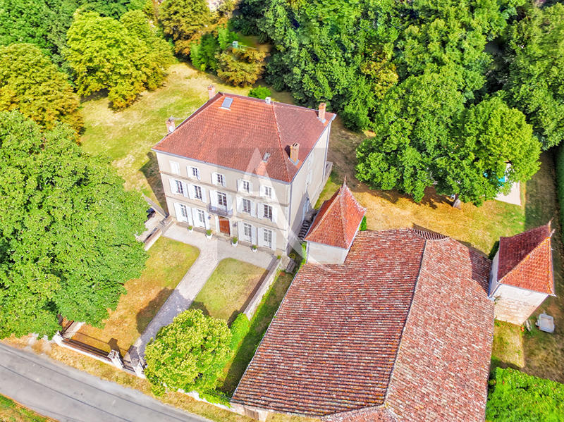 Maison - 437 m² - 11 pièces