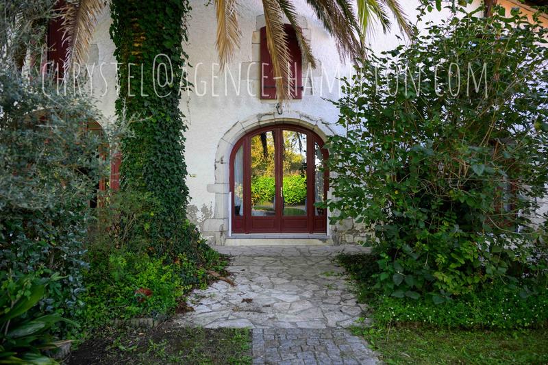 Maison - 550 m² - 27 pièces