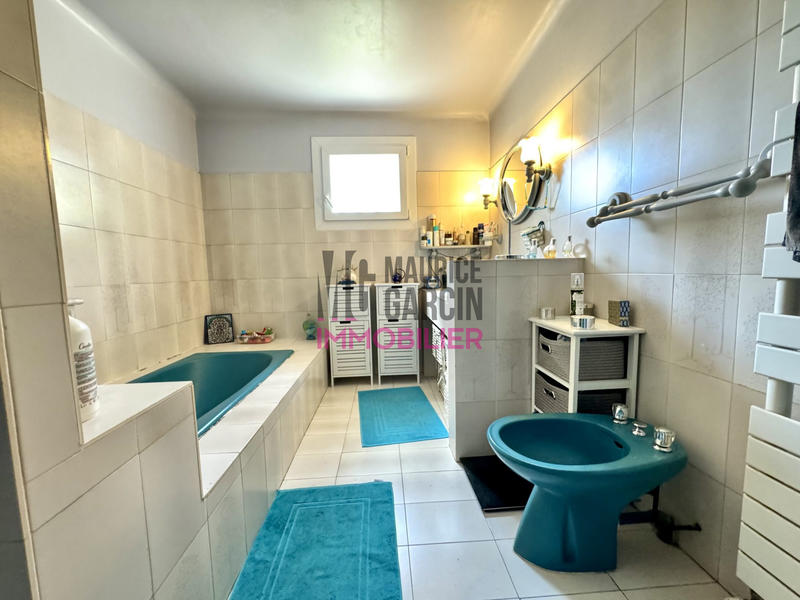 Maison traditionnelle - 153 m² - 5 pièces