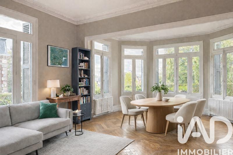 Maison - 210 m² - 8 pièces