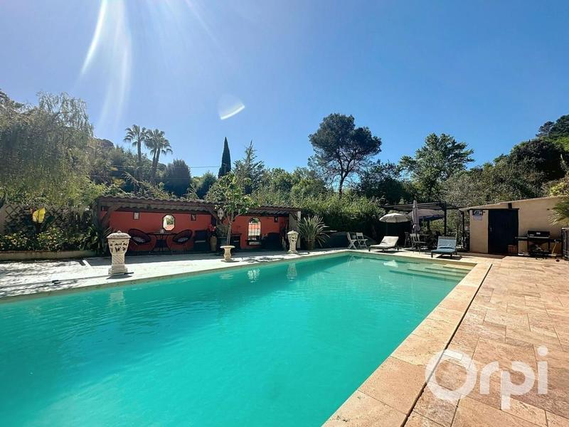 Maison - 185 m² - 6 pièces