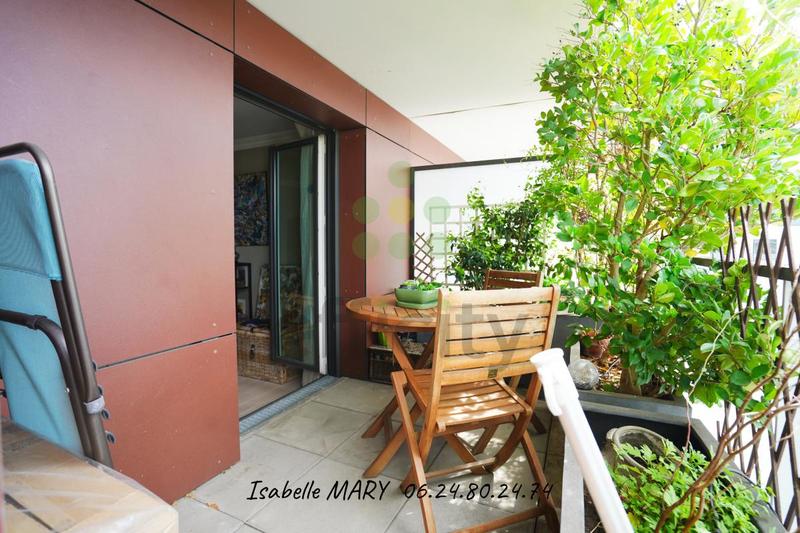 Appartement - 90 m² - 3 pièces