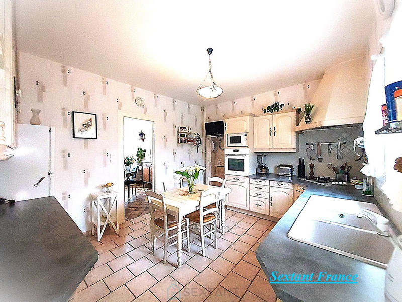 Maison - 158 m² - 8 pièces