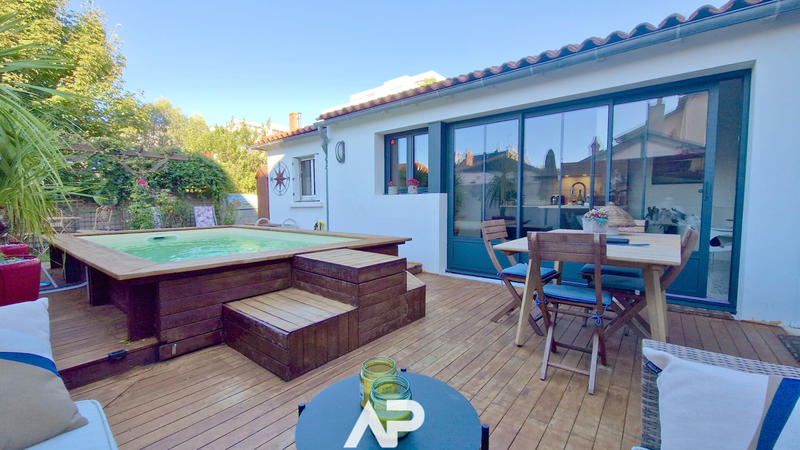 Maison - 181 m² - 8 pièces