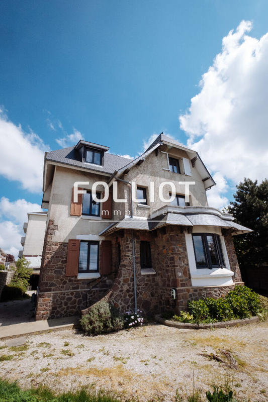 Maison - 226 m² - 9 pièces