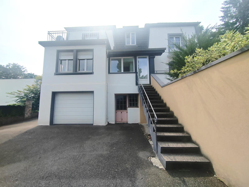 Maison - 212 m² - 8 pièces