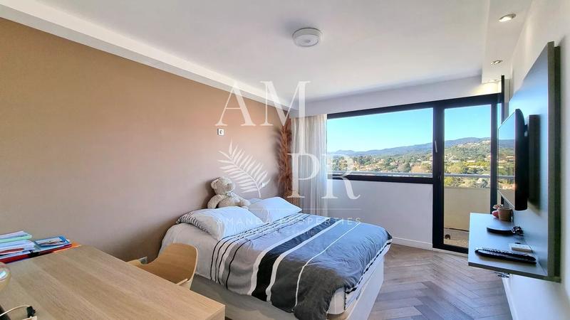 Appartement - 200 m² - 4 pièces