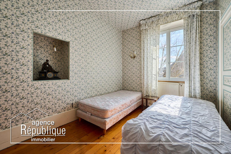 Maison - 320 m² - 13 pièces