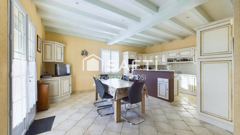 Maison - 360 m² - 8 pièces