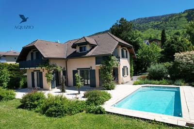 Villa - 261 m² - 8 pièces