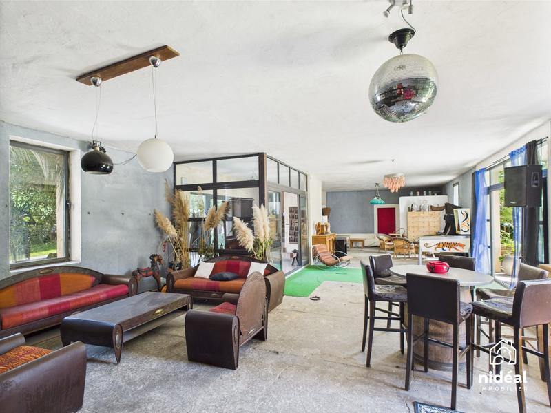 Mas - 350 m² - 13 pièces