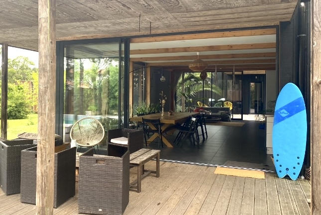 Maison - 248 m² - 8 pièces