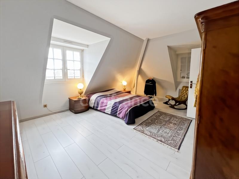Maison - 224 m² - 7 pièces