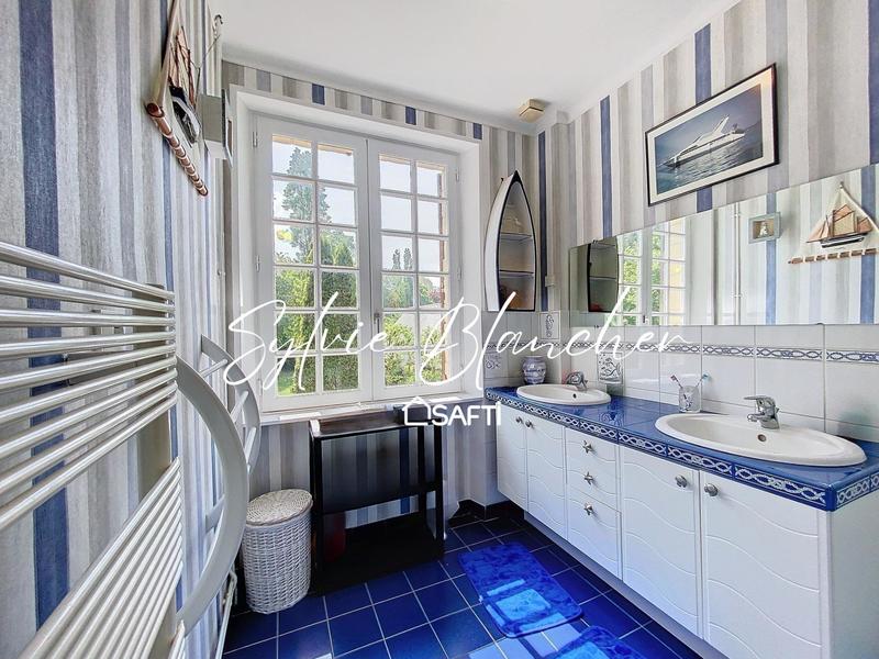 Maison de maîtres - 210 m² - 10 pièces