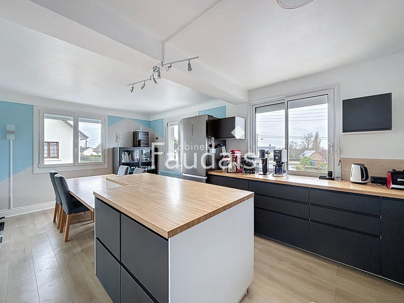 Maison - 236 m² - 8 pièces