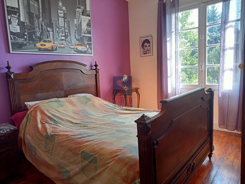 Maison - 210 m² - 9 pièces