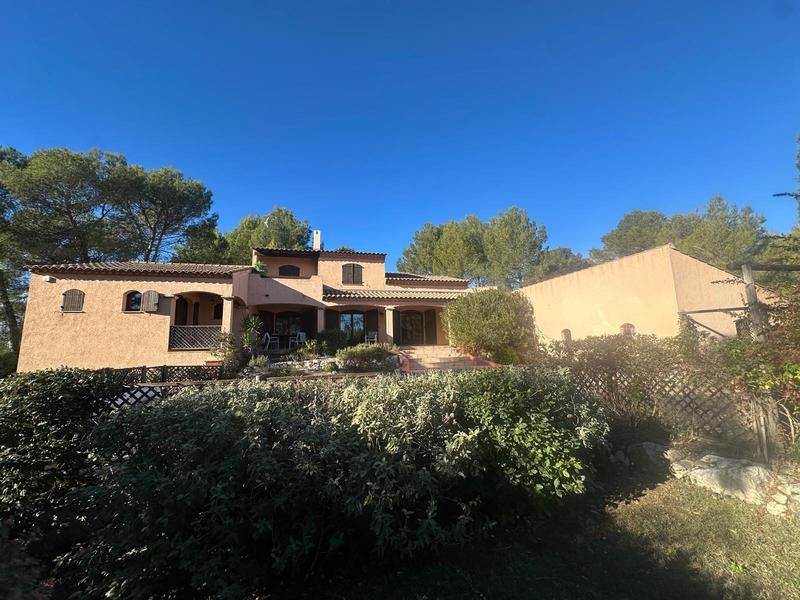 Maison traditionnelle - 268 m² - 9 pièces