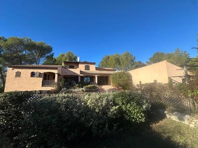 Maison traditionnelle - 268 m² - 9 pièces