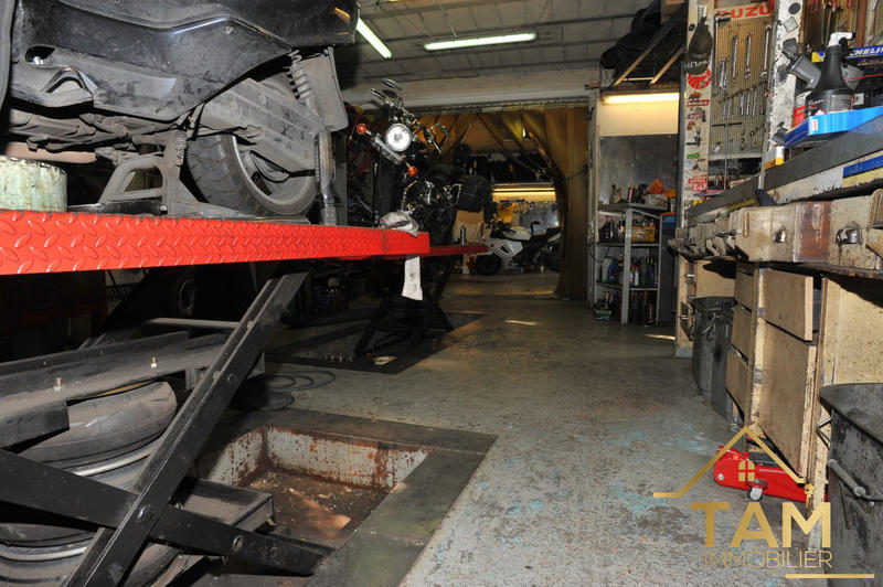 Maison - 335 m² - 10 pièces