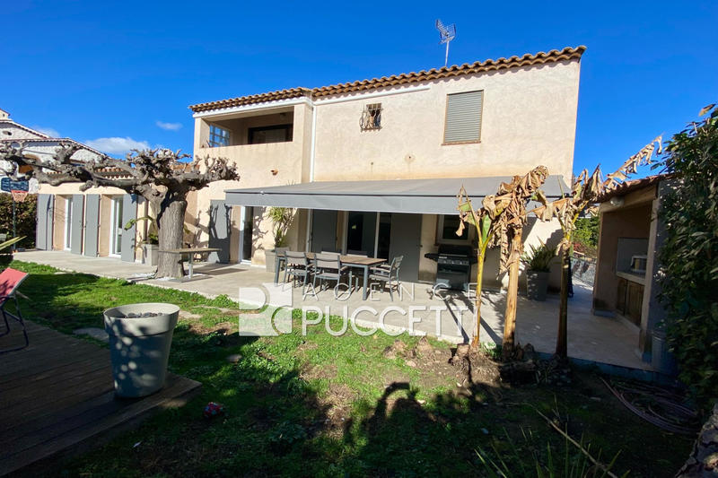Villa - 180 m² - 6 pièces