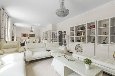 Maison - 298 m² - 10 pièces