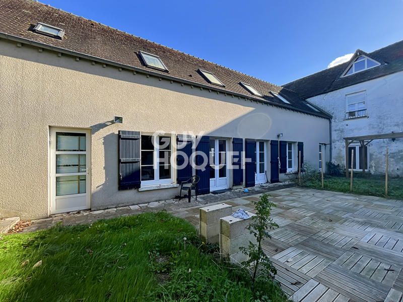 Maison - 1 119 m² - 40 pièces