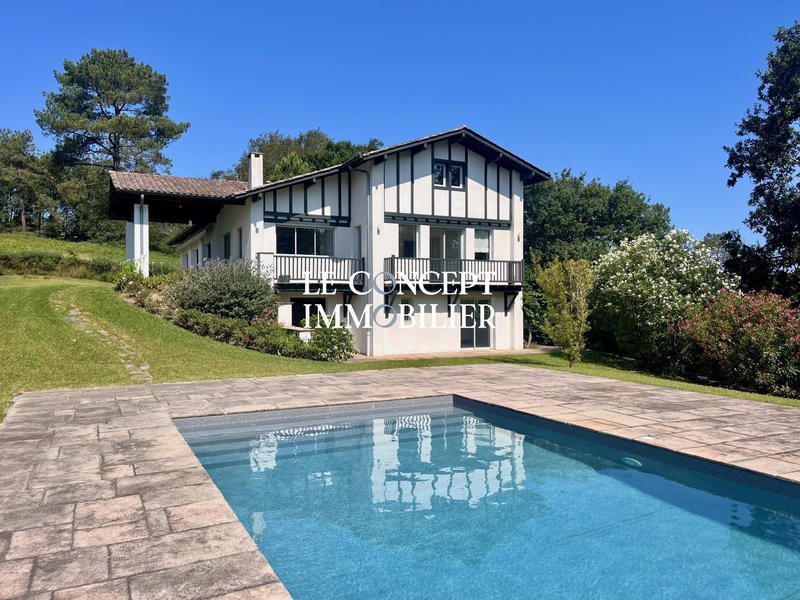 Villa - 330 m² - 7 pièces