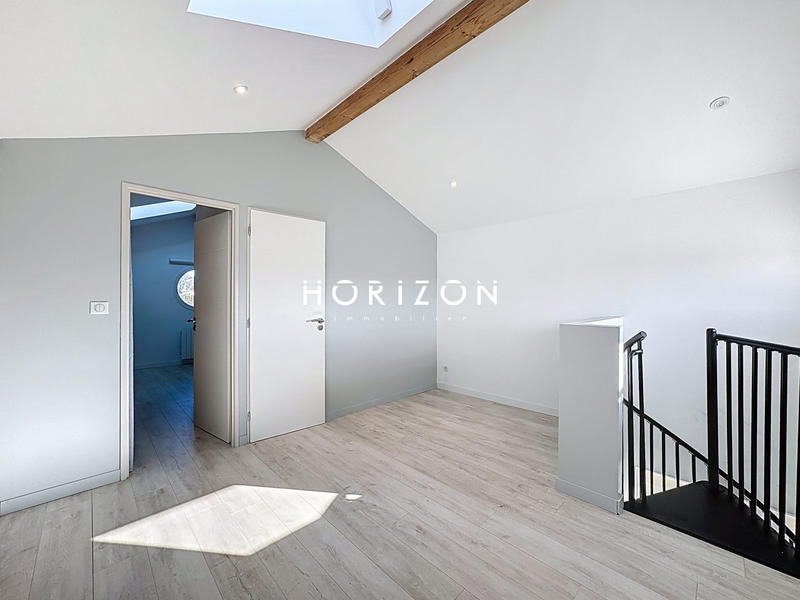 Maison contemporaine - 216 m² - 8 pièces