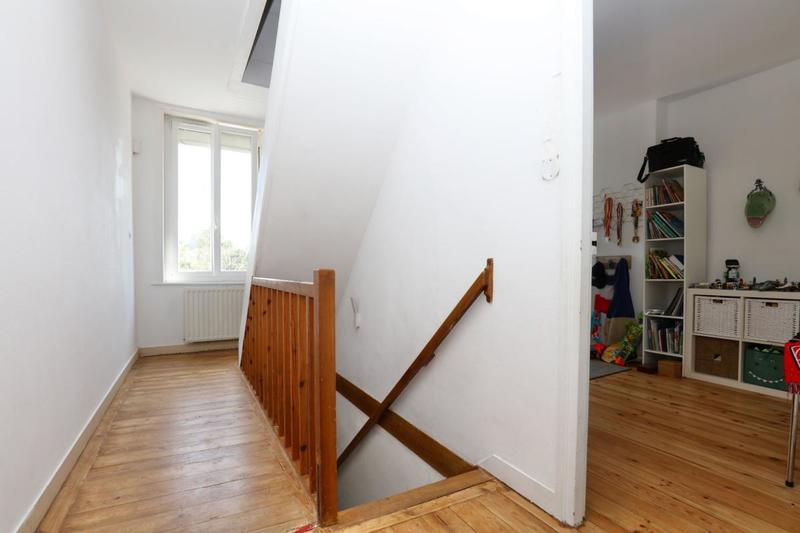 Maison - 180 m² - 8 pièces