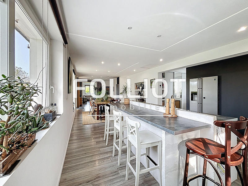 Maison - 210 m² - 5 pièces