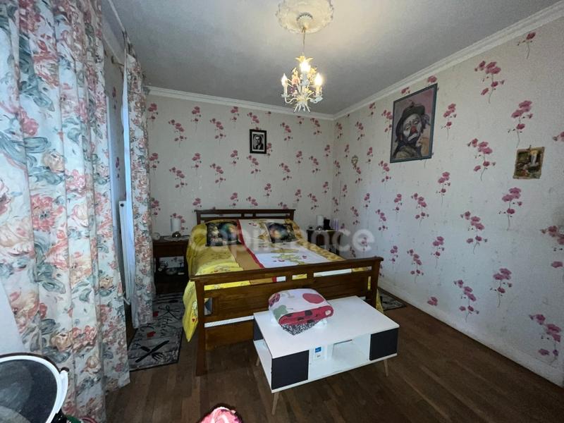 Maison - 240 m² - 9 pièces