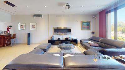 Maison - 390 m² - 20 pièces