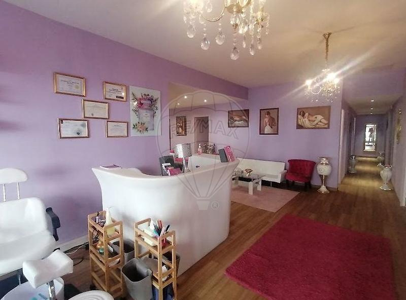 Local commercial - 325 m² - 15 pièces