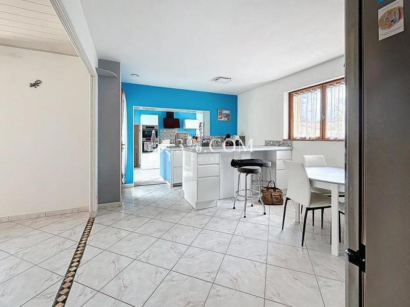 Maison - 268 m² - 11 pièces