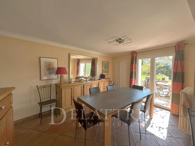 Villa - 250 m² - 9 pièces