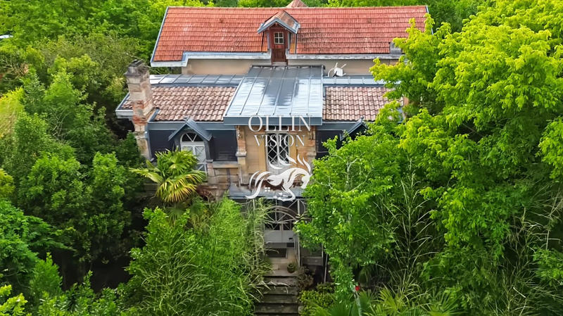 Maison - 300 m² - 10 pièces