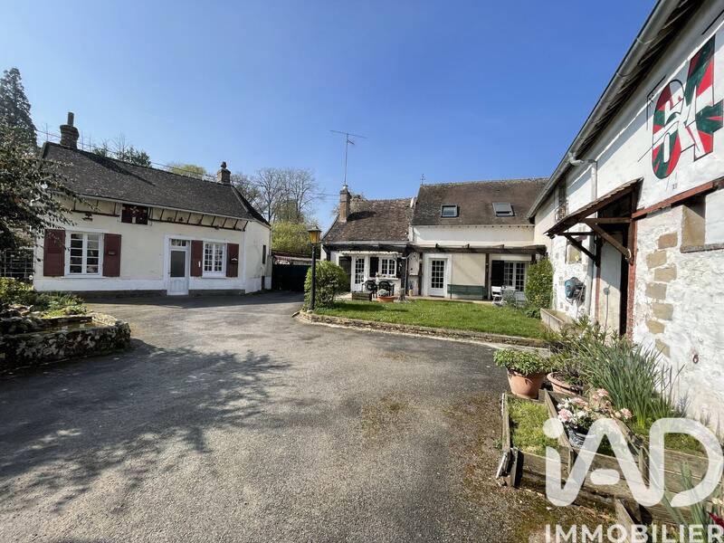 Maison - 241 m² - 10 pièces
