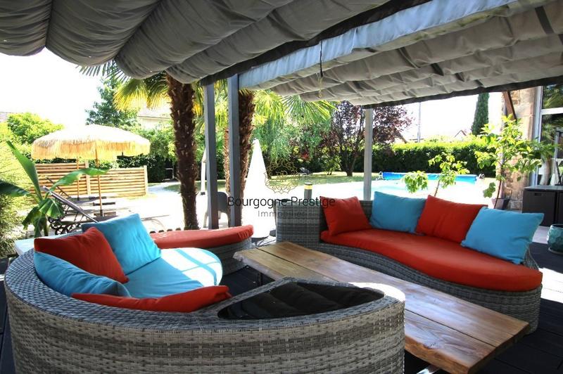 Propriété - 293 m² - 9 pièces