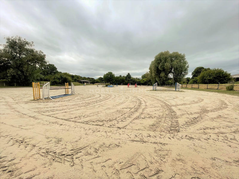 Maison - 360 m² - 8 pièces