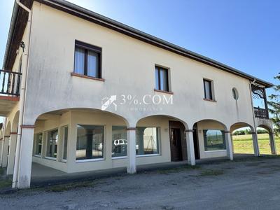 Maison - 639 m² - 12 pièces